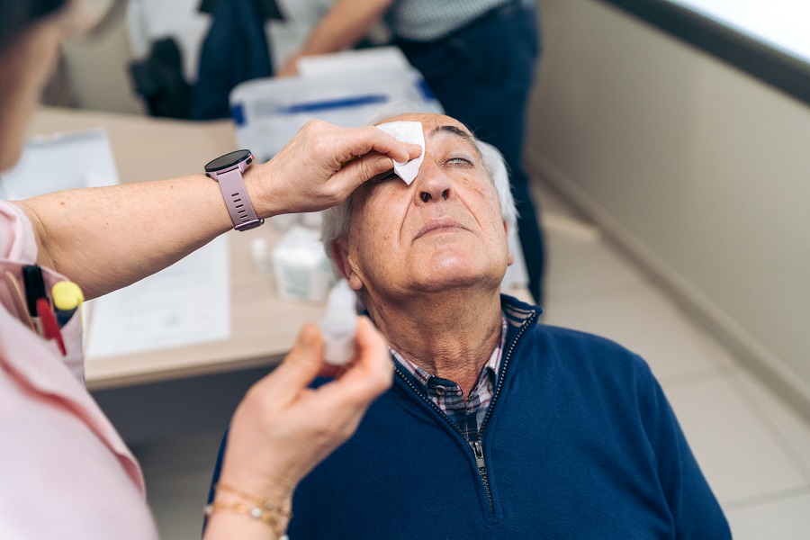 ¿se puede curar la macula degenerativa con una cirugia?